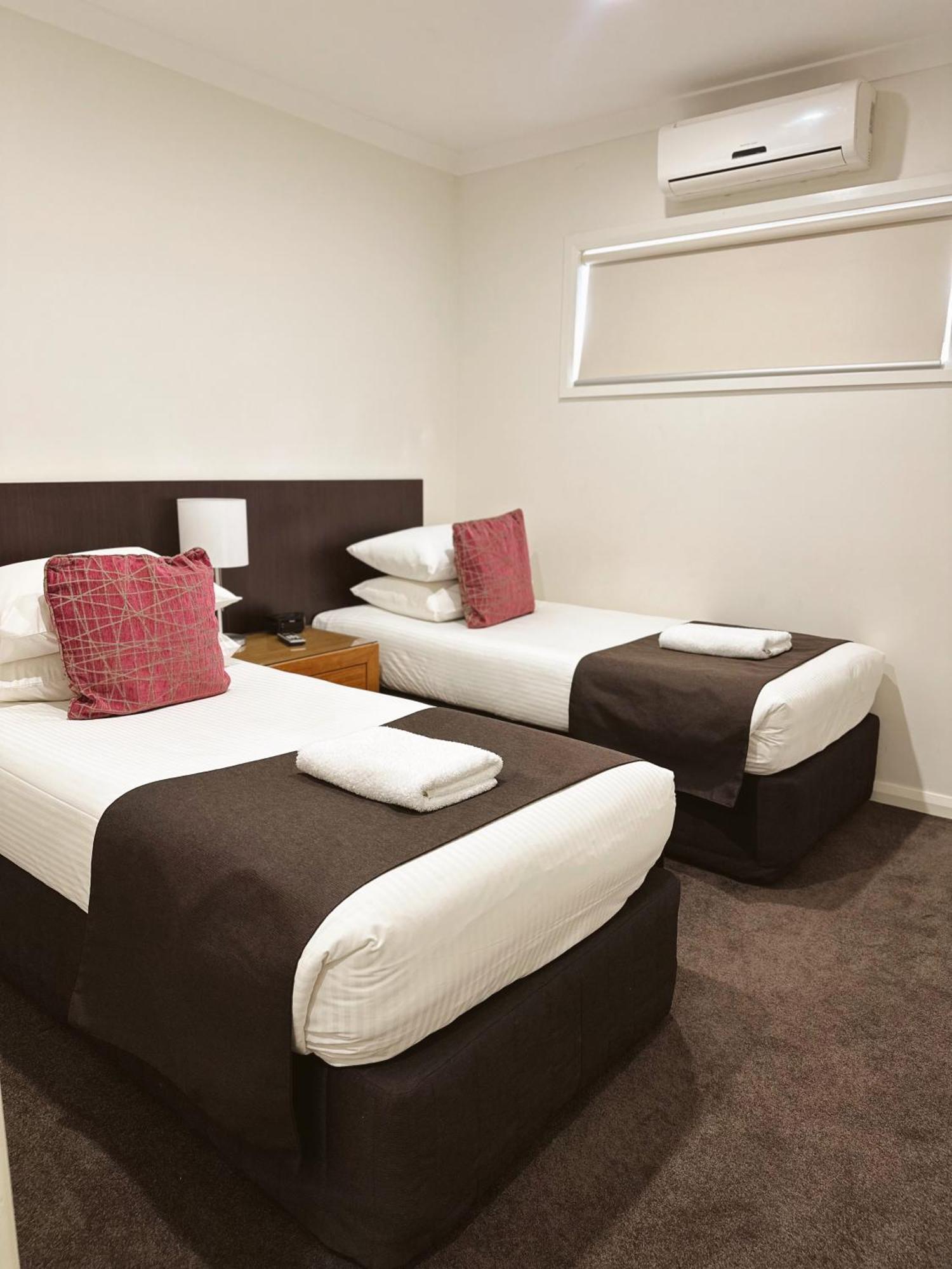 Red Earth Motel Броукън Хил Екстериор снимка